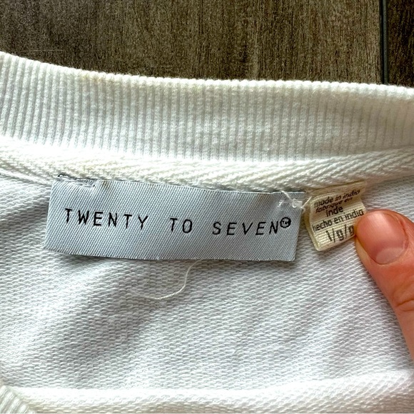 Twenty to Seven Distressed Women’s White Sweatshirt - Size L - Picture 3 of 5